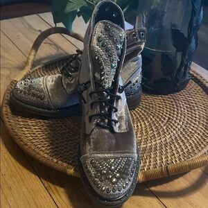 Alma en Pena Women's Studded / Rhinestone purple Velvet Ankle Boots